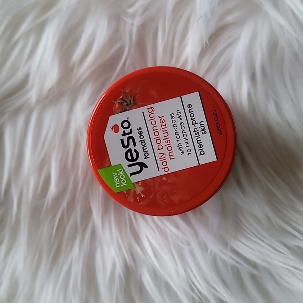 Yesto Tomatoes to Balance Skin Blemish Prone Skin Moisturizer